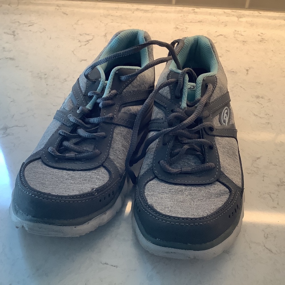 Dr. Scholl’s sneakers